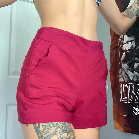 Red shorts - Picture 5 of 6